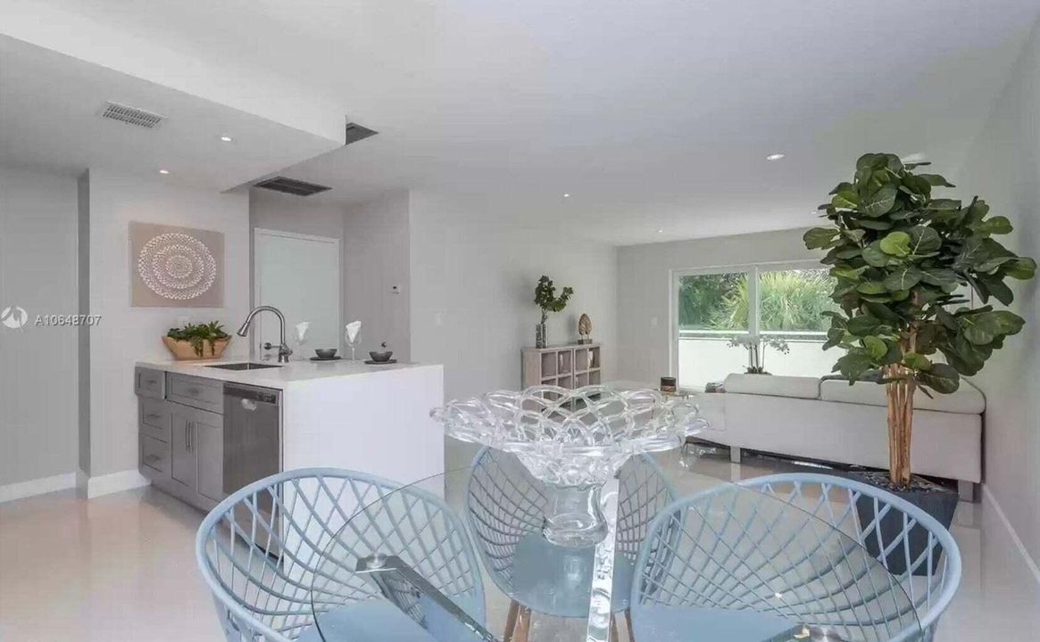 出租: $2,500 (1 贝兹, 1 浴室, 740 平方英尺)