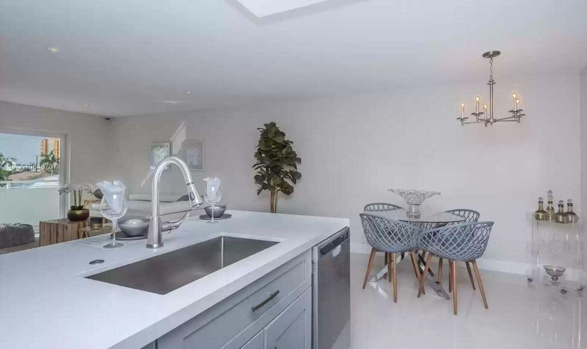 出租: $2,500 (1 贝兹, 1 浴室, 740 平方英尺)