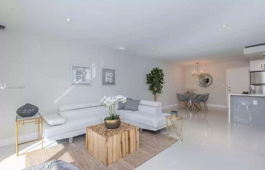 出租: $2,500 (1 贝兹, 1 浴室, 740 平方英尺)