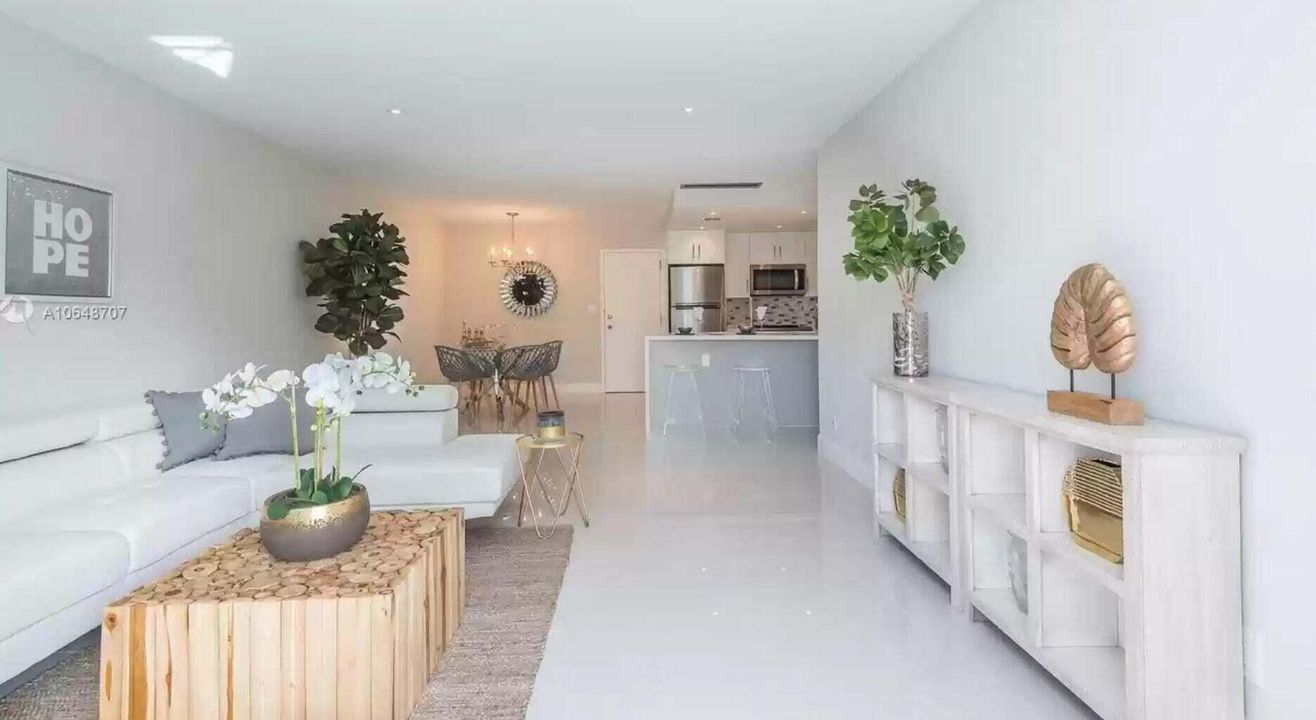 出租: $2,500 (1 贝兹, 1 浴室, 740 平方英尺)