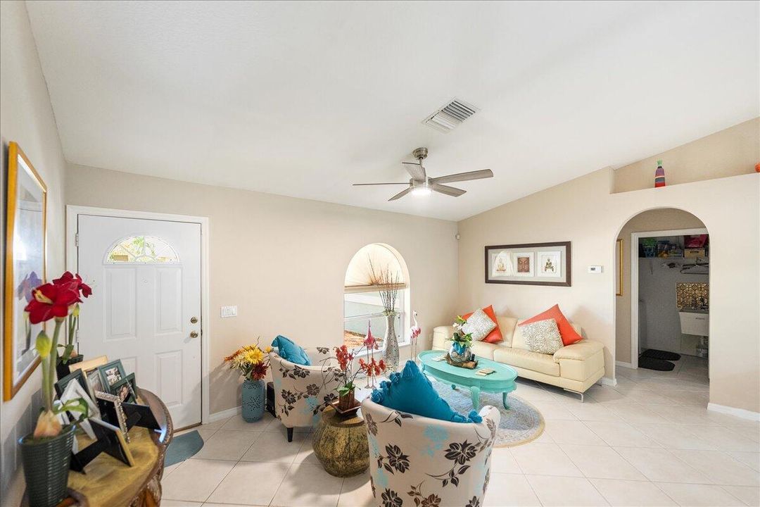 Active With Contract: $367,400 (3 beds, 2 baths, 1336 Square Feet)