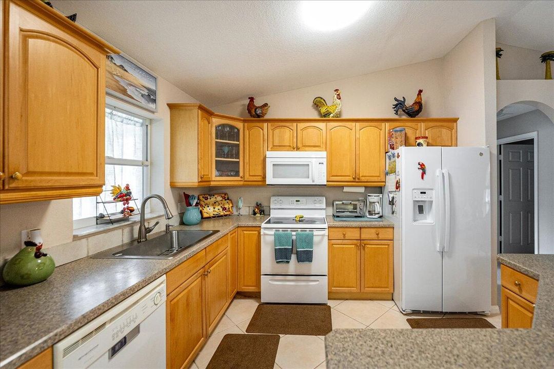 Active With Contract: $367,400 (3 beds, 2 baths, 1336 Square Feet)