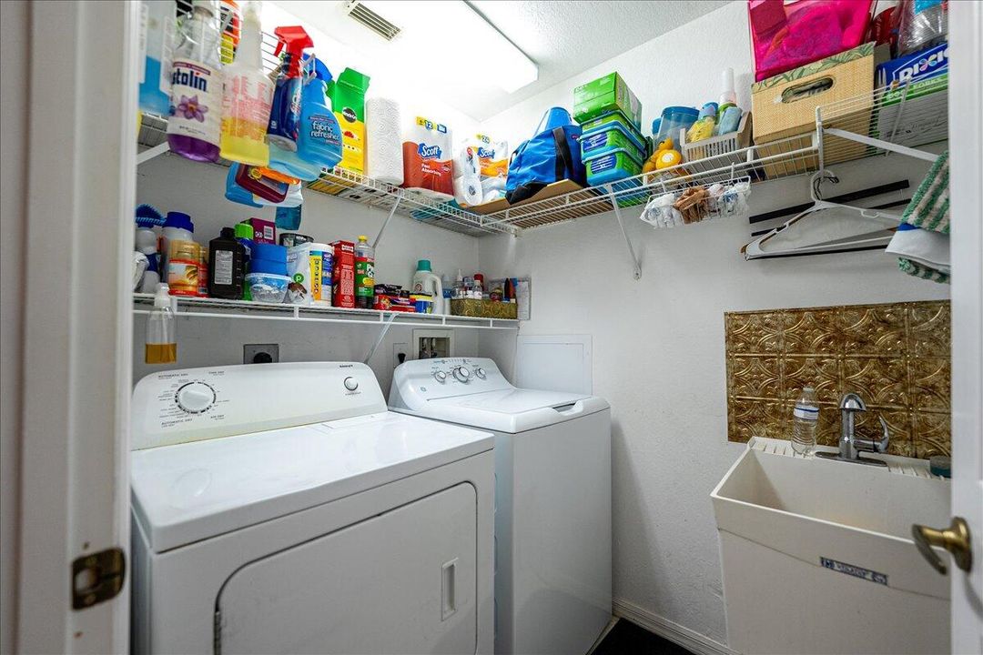 Active With Contract: $367,400 (3 beds, 2 baths, 1336 Square Feet)