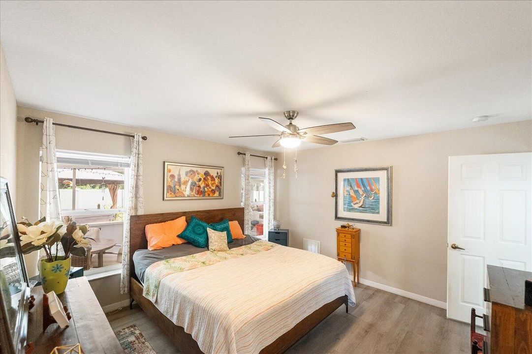 Active With Contract: $367,400 (3 beds, 2 baths, 1336 Square Feet)