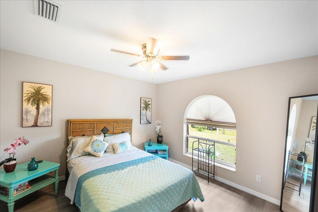 Active With Contract: $367,400 (3 beds, 2 baths, 1336 Square Feet)