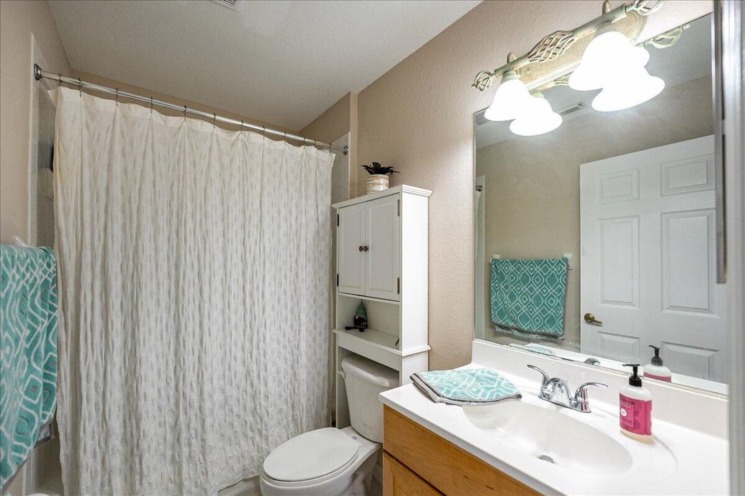 Active With Contract: $367,400 (3 beds, 2 baths, 1336 Square Feet)