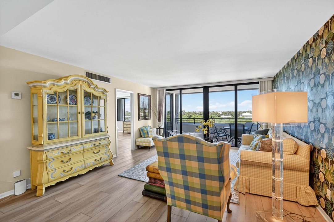 待售: $209,000 (1 贝兹, 1 浴室, 1016 平方英尺)