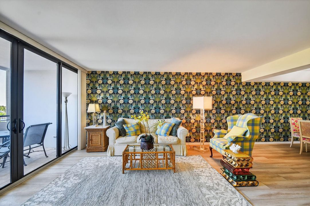 待售: $209,000 (1 贝兹, 1 浴室, 1016 平方英尺)