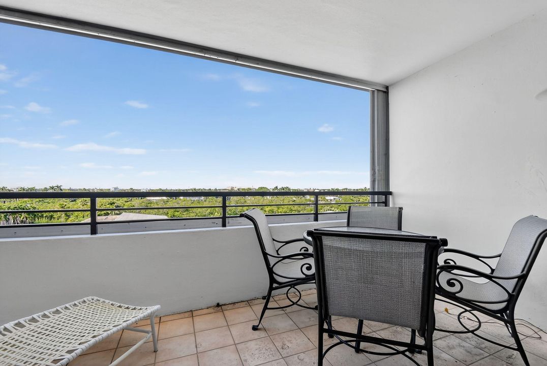 待售: $209,000 (1 贝兹, 1 浴室, 1016 平方英尺)