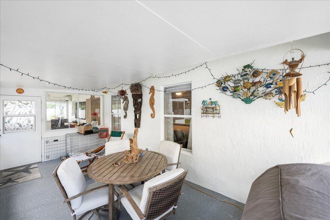 Active With Contract: $367,400 (3 beds, 2 baths, 1336 Square Feet)