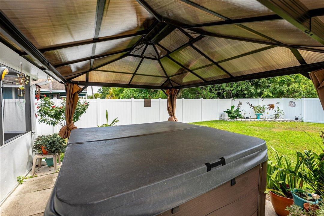 Active With Contract: $367,400 (3 beds, 2 baths, 1336 Square Feet)