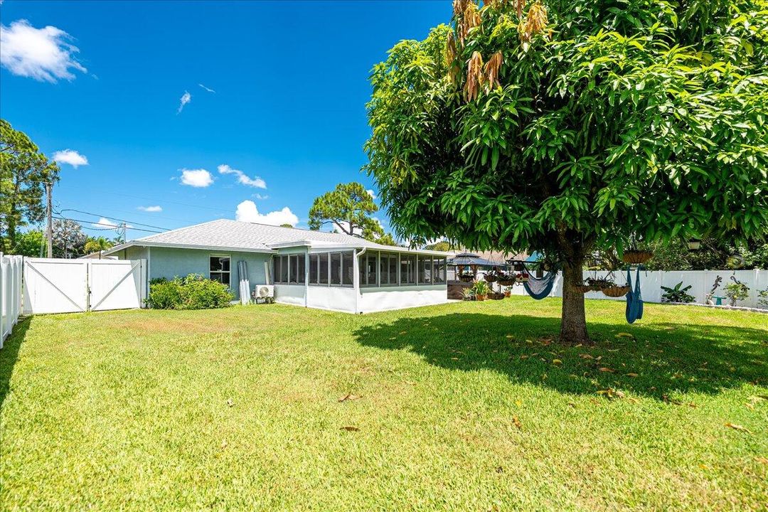 Active With Contract: $367,400 (3 beds, 2 baths, 1336 Square Feet)