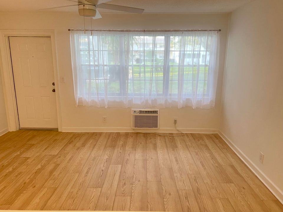 For Sale: $69,900 (1 beds, 1 baths, 532 Square Feet)