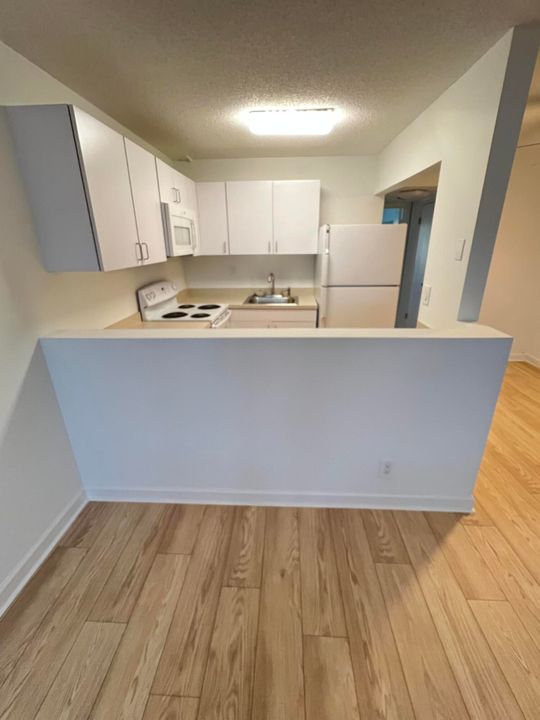 For Sale: $69,900 (1 beds, 1 baths, 532 Square Feet)