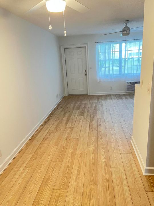 For Sale: $69,900 (1 beds, 1 baths, 532 Square Feet)