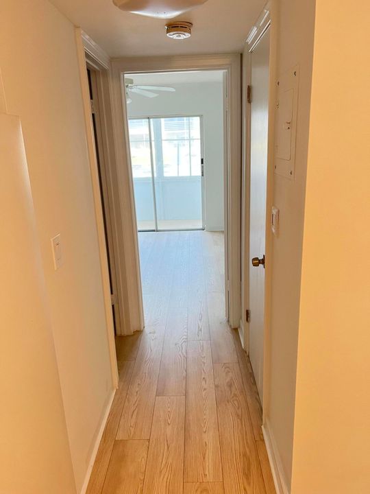 For Sale: $69,900 (1 beds, 1 baths, 532 Square Feet)