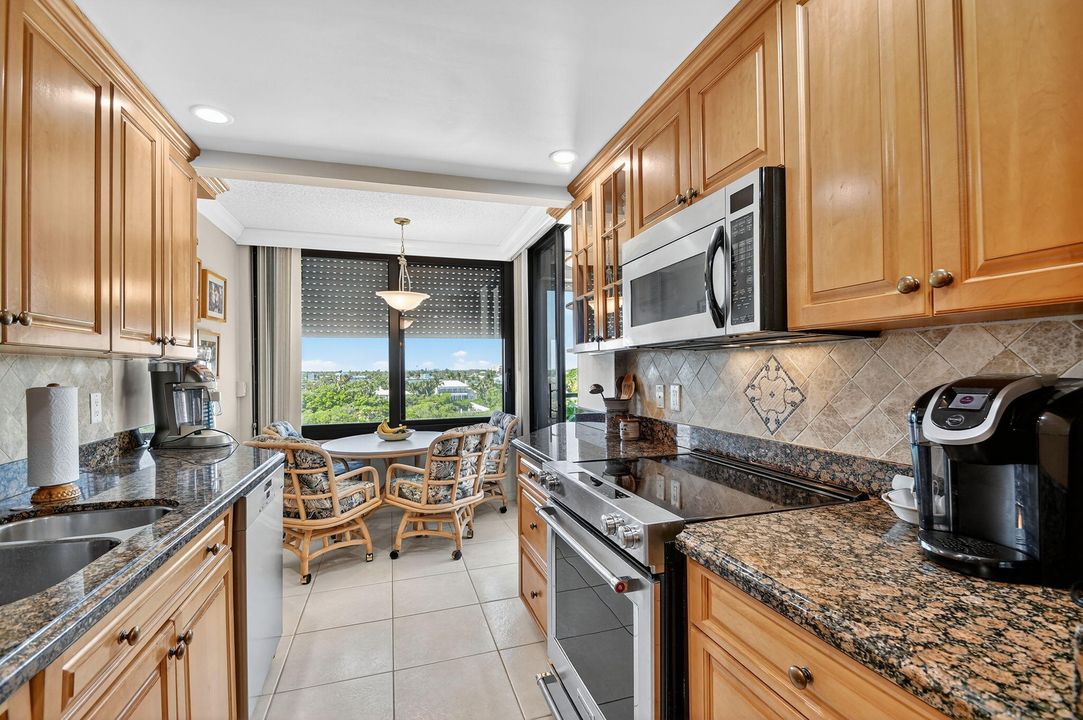 На продажу: $419,000 (2 спален, 2 ванн, 1498 Квадратных фут)