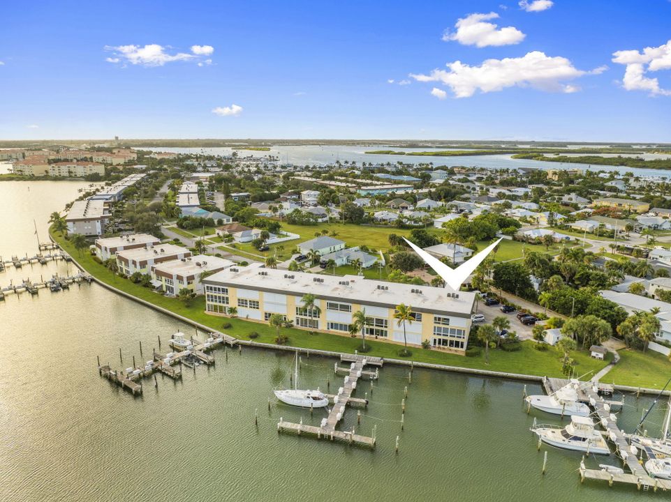 For Sale: $350,000 (2 beds, 2 baths, 1092 Square Feet)