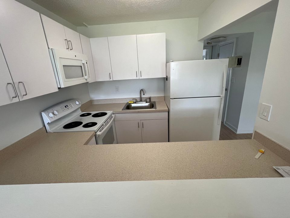 For Sale: $69,900 (1 beds, 1 baths, 532 Square Feet)