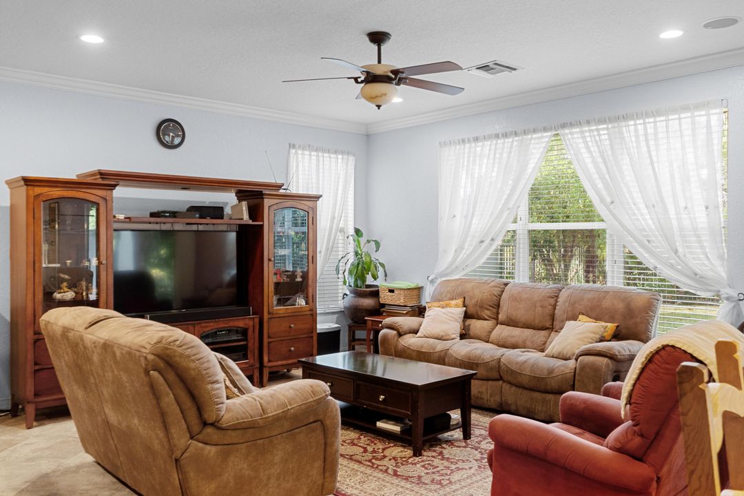 出租: $4,750 (5 贝兹, 3 浴室, 2941 平方英尺)