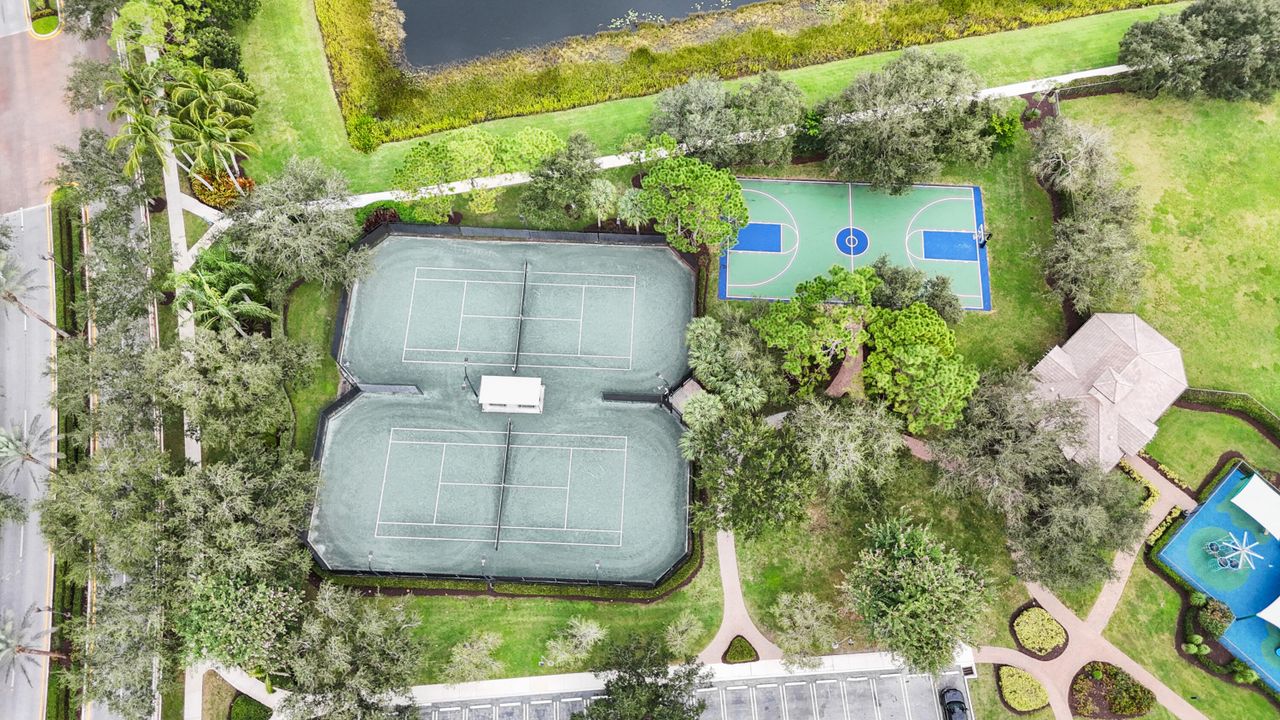 出租: $4,750 (5 贝兹, 3 浴室, 2941 平方英尺)