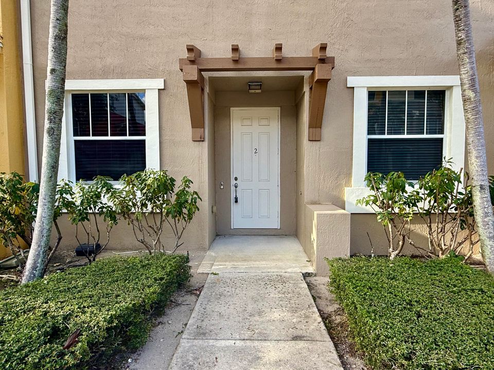 For Sale: $359,000 (2 beds, 2 baths, 1326 Square Feet)