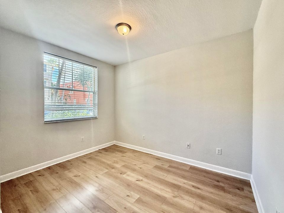 For Sale: $359,000 (2 beds, 2 baths, 1326 Square Feet)