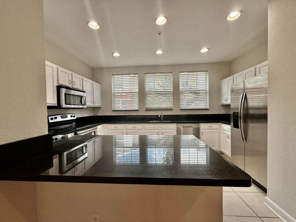 For Sale: $359,000 (2 beds, 2 baths, 1326 Square Feet)