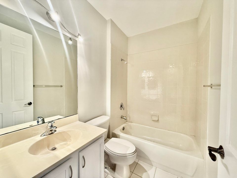 For Sale: $359,000 (2 beds, 2 baths, 1326 Square Feet)