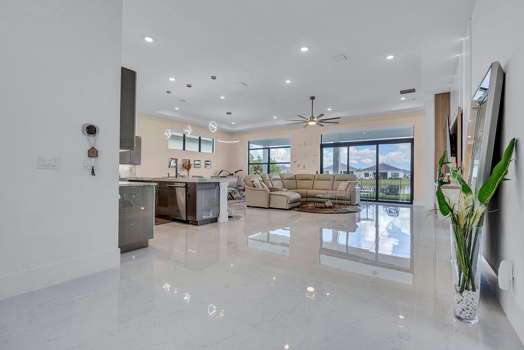 For Rent: $4,000 (3 beds, 3 baths, 2771 Square Feet)