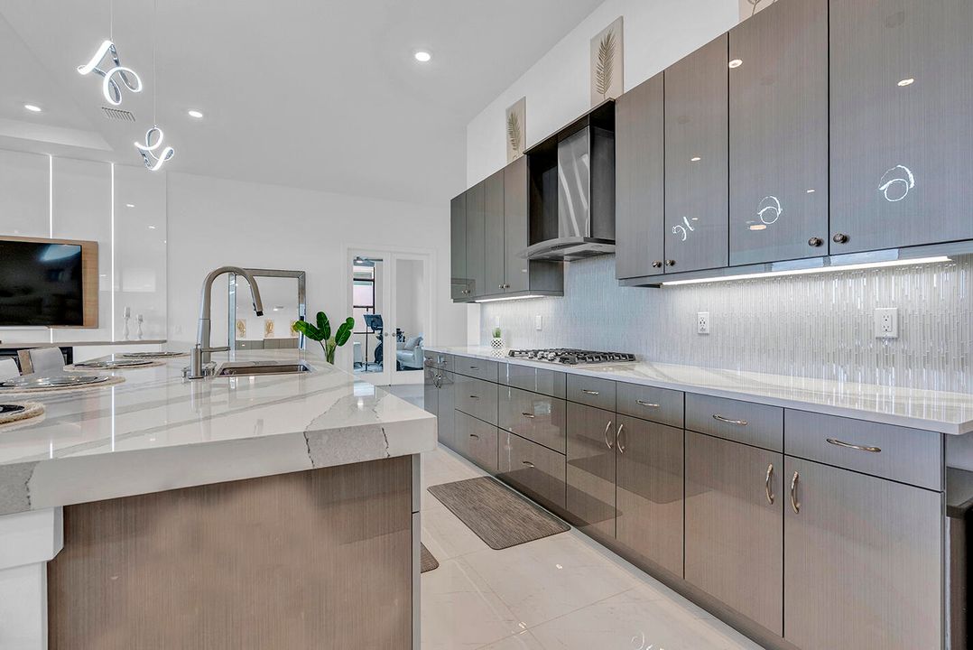 For Rent: $4,000 (3 beds, 3 baths, 2771 Square Feet)