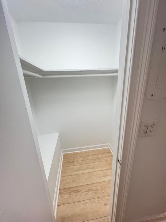 For Sale: $69,900 (1 beds, 1 baths, 532 Square Feet)