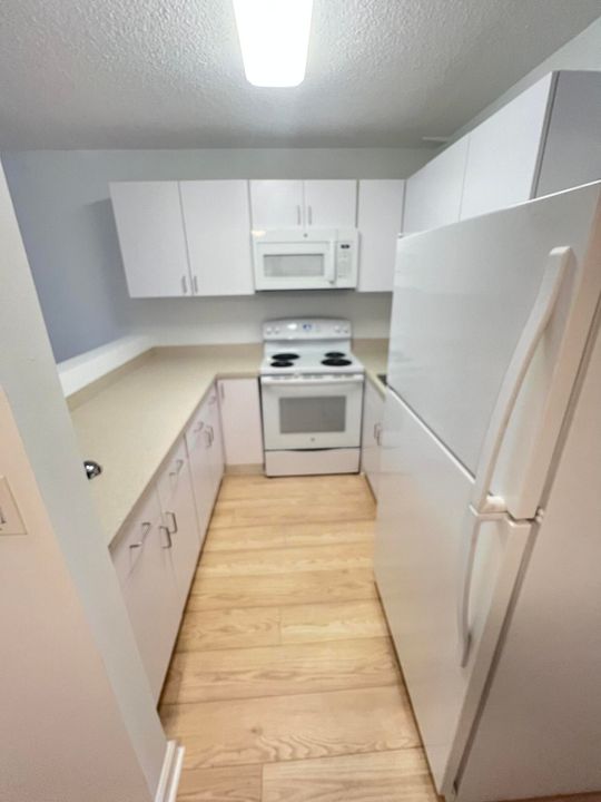 For Sale: $69,900 (1 beds, 1 baths, 532 Square Feet)