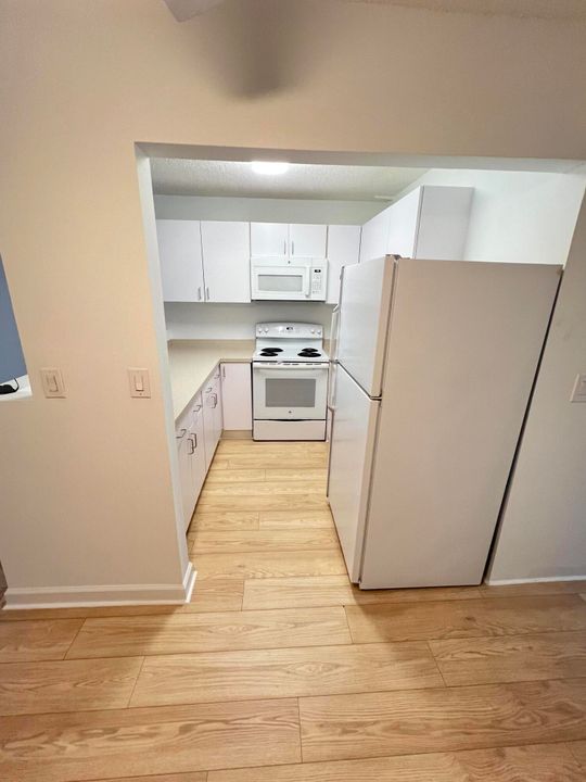 For Sale: $69,900 (1 beds, 1 baths, 532 Square Feet)
