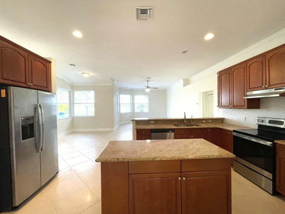 For Rent: $6,500 (4 beds, 2 baths, 2377 Square Feet)