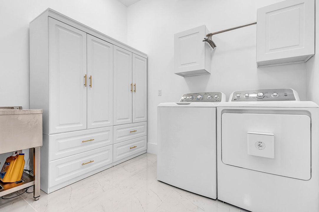 For Rent: $4,000 (3 beds, 3 baths, 2771 Square Feet)