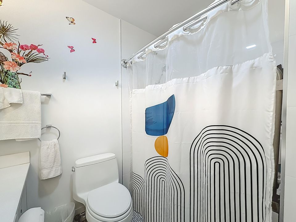 For Rent: $4,400 (3 beds, 3 baths, 2410 Square Feet)