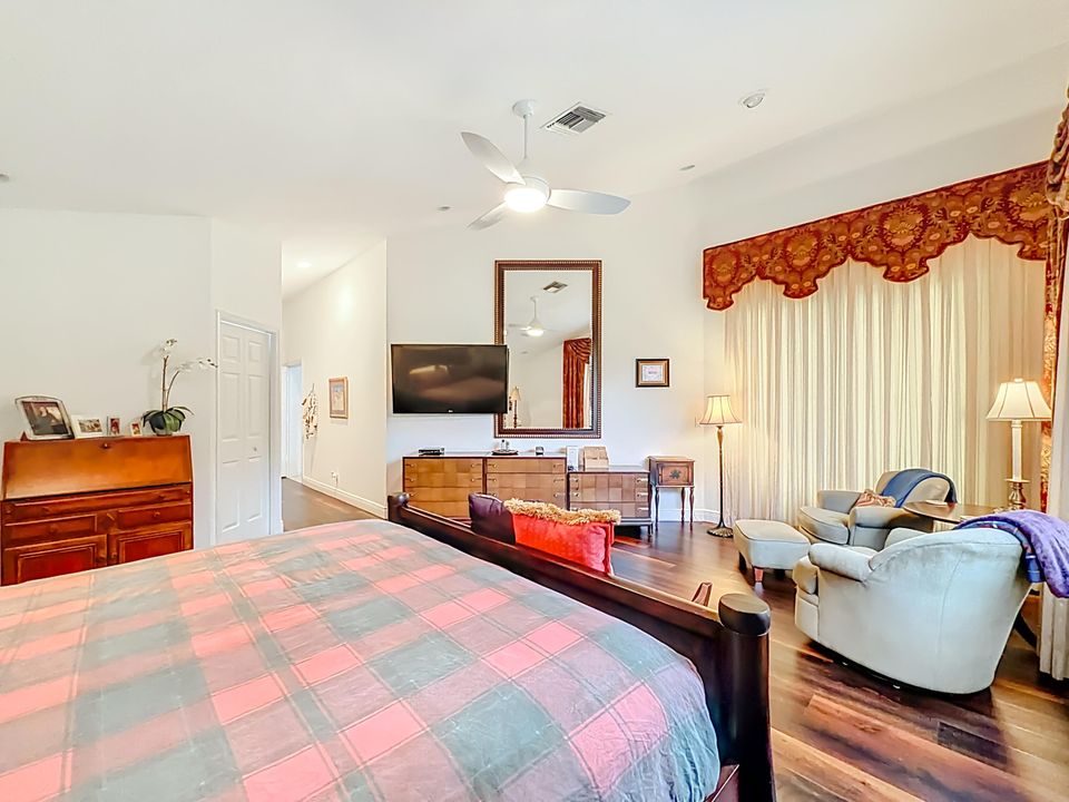 For Rent: $4,400 (3 beds, 3 baths, 2410 Square Feet)