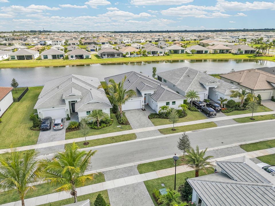 For Rent: $4,000 (3 beds, 3 baths, 2771 Square Feet)