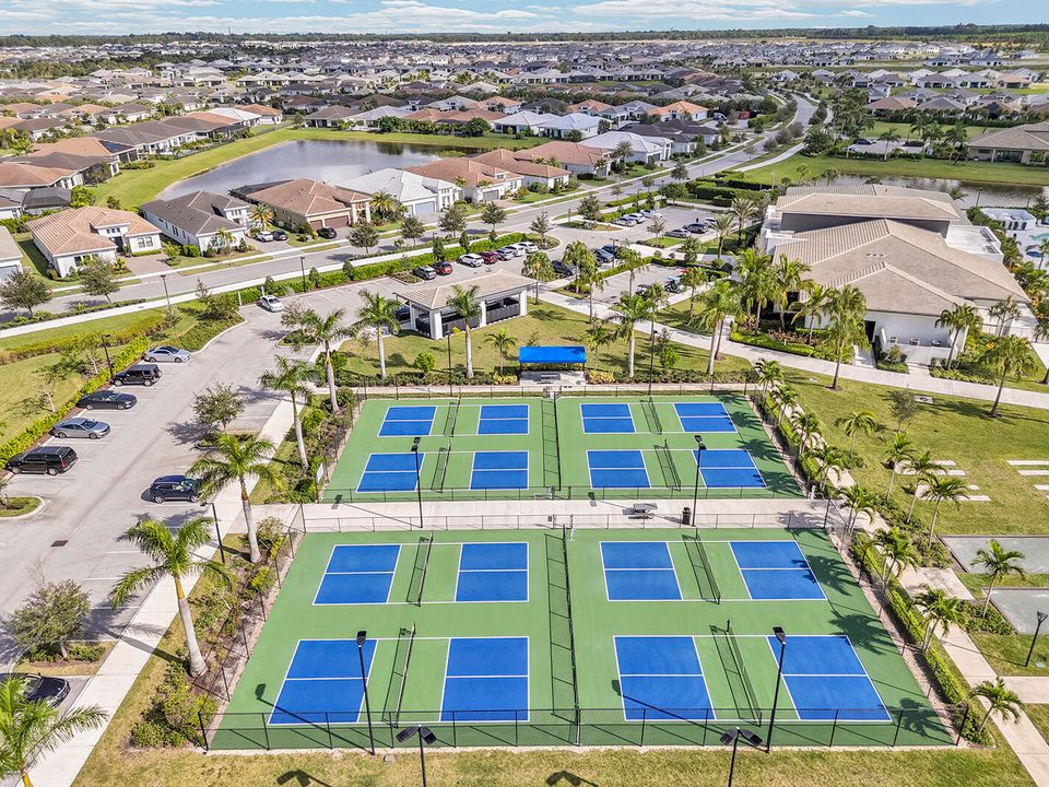 For Rent: $4,000 (3 beds, 3 baths, 2771 Square Feet)