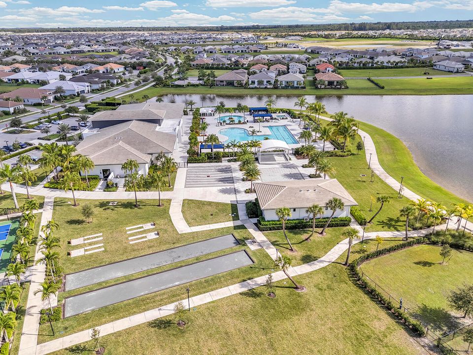 For Rent: $4,000 (3 beds, 3 baths, 2771 Square Feet)