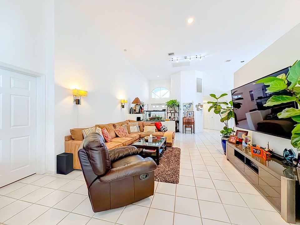 For Rent: $4,400 (3 beds, 3 baths, 2410 Square Feet)