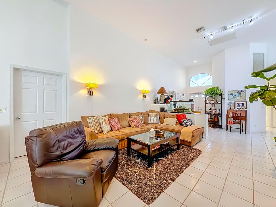 For Rent: $4,400 (3 beds, 3 baths, 2410 Square Feet)