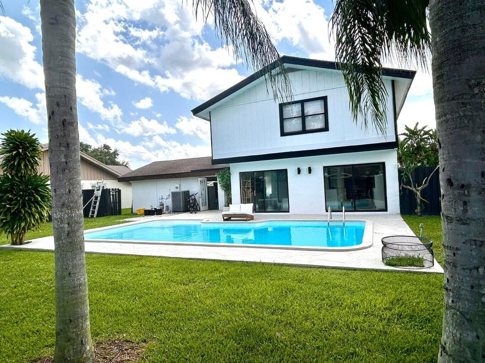 Recently Rented: $5,000 (3 beds, 2 baths, 2395 Square Feet)