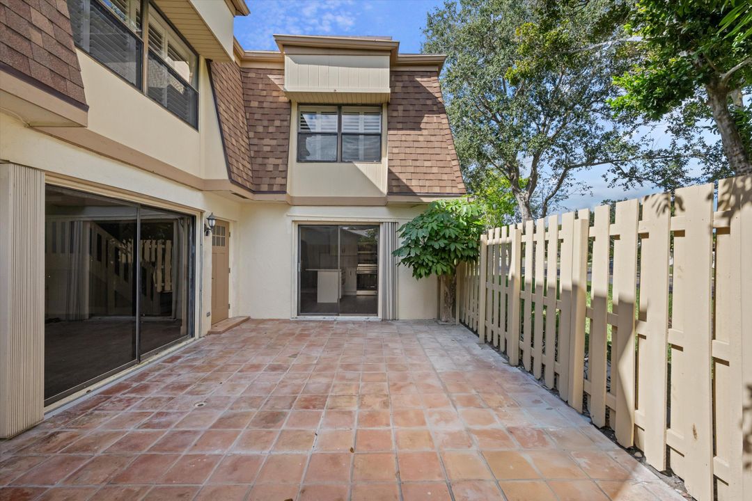 For Sale: $317,000 (2 beds, 2 baths, 1384 Square Feet)