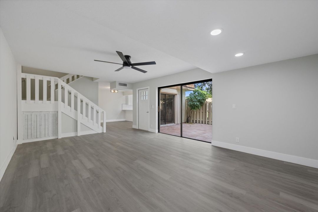 For Sale: $317,000 (2 beds, 2 baths, 1384 Square Feet)