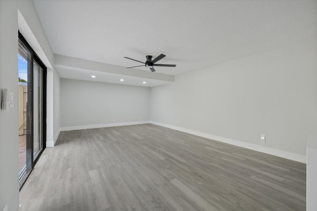 For Sale: $317,000 (2 beds, 2 baths, 1384 Square Feet)