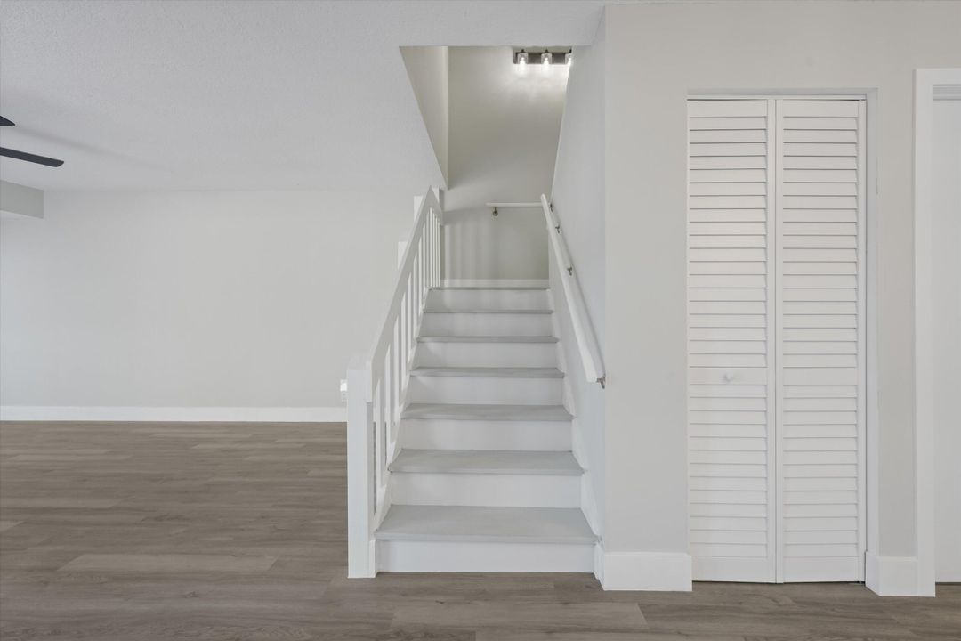 For Sale: $317,000 (2 beds, 2 baths, 1384 Square Feet)