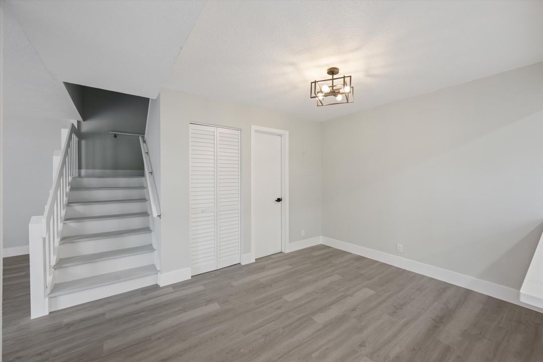 For Sale: $317,000 (2 beds, 2 baths, 1384 Square Feet)