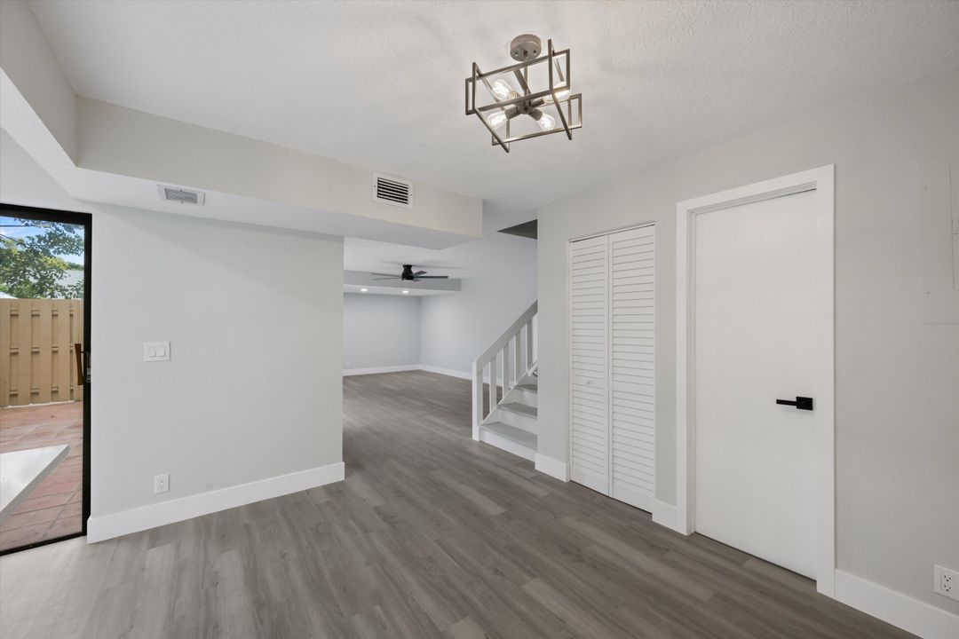 For Sale: $317,000 (2 beds, 2 baths, 1384 Square Feet)